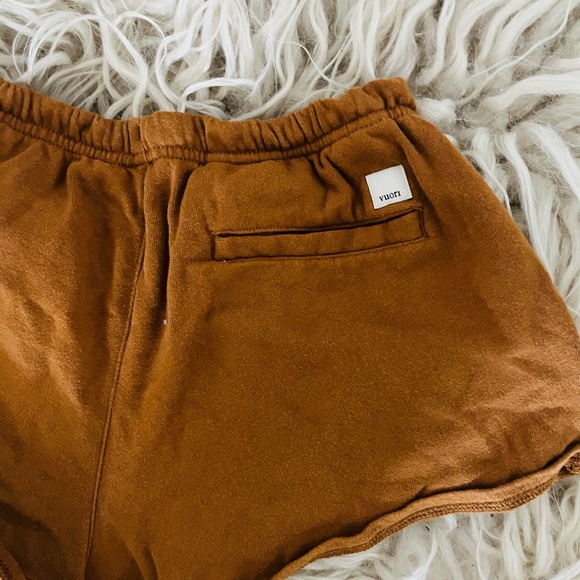 Vuori Sunnyside Short in Yellow Flax Heather Turmeric, Size XS - Picture 4 of 7